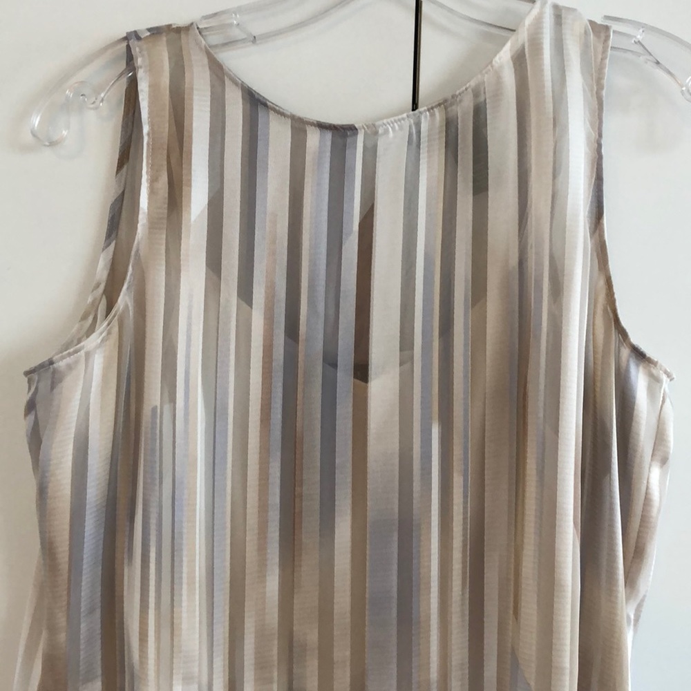 WHBM Asymmetrical top - Picture 2 of 6